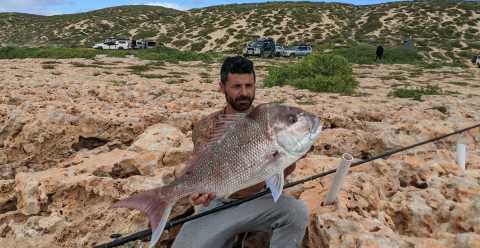 Vivere di pesca e musica girando l'Australia con un camper:  la storia di Nunzio